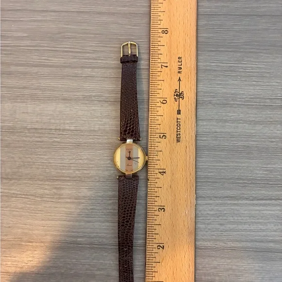 Vintage Gucci Brown Leather Strap Gold Watch - Picture 4 of 8